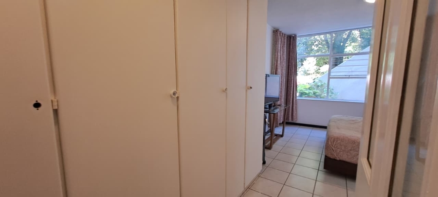 To Let 2 Bedroom Property for Rent in Sandhurst Gauteng