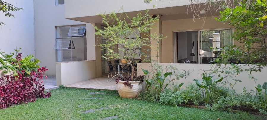 To Let 2 Bedroom Property for Rent in Sandhurst Gauteng