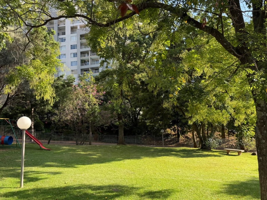 To Let 2 Bedroom Property for Rent in Sandhurst Gauteng