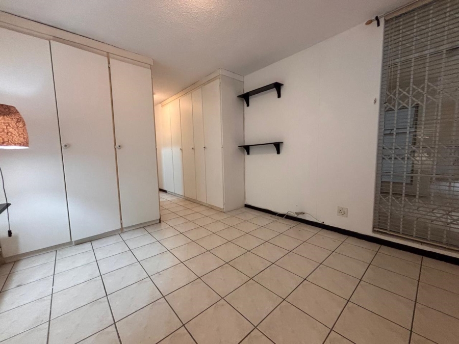 2 Bedroom Property for Sale in Sandhurst Gauteng