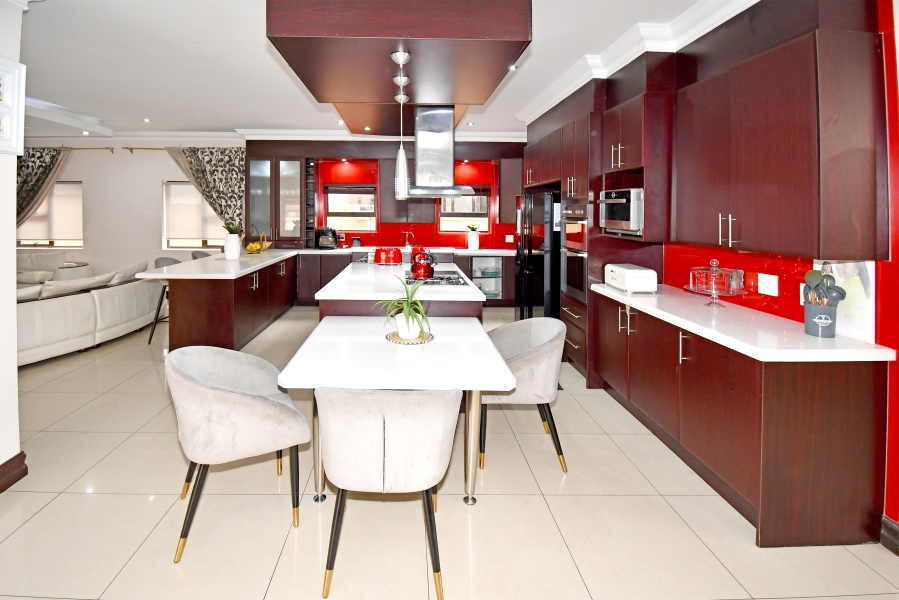 To Let 6 Bedroom Property for Rent in Blue Valley Golf Estate Gauteng