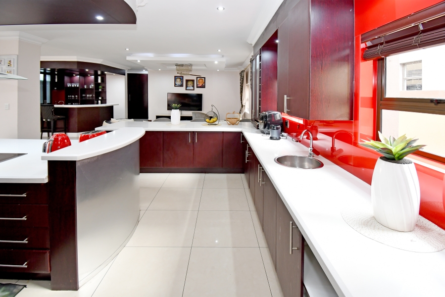 To Let 6 Bedroom Property for Rent in Blue Valley Golf Estate Gauteng