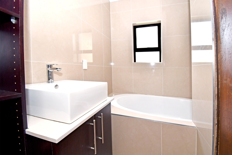 To Let 6 Bedroom Property for Rent in Blue Valley Golf Estate Gauteng