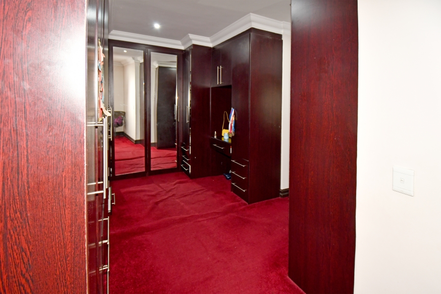 To Let 6 Bedroom Property for Rent in Blue Valley Golf Estate Gauteng