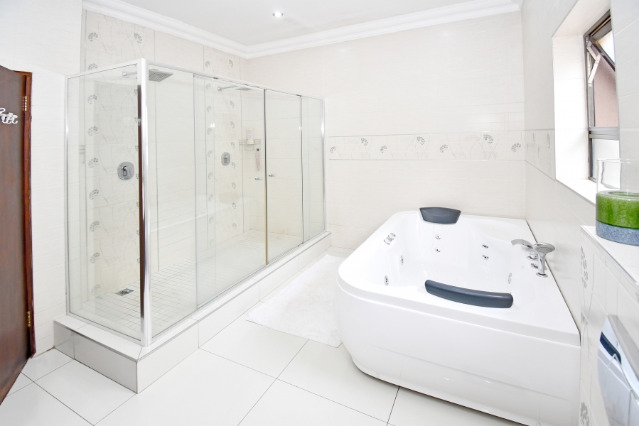 To Let 6 Bedroom Property for Rent in Blue Valley Golf Estate Gauteng