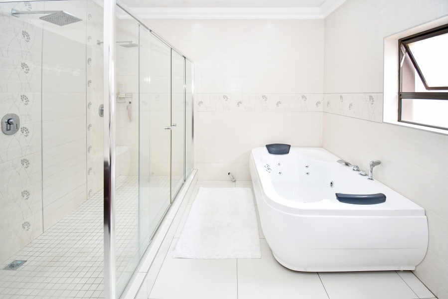 To Let 6 Bedroom Property for Rent in Blue Valley Golf Estate Gauteng