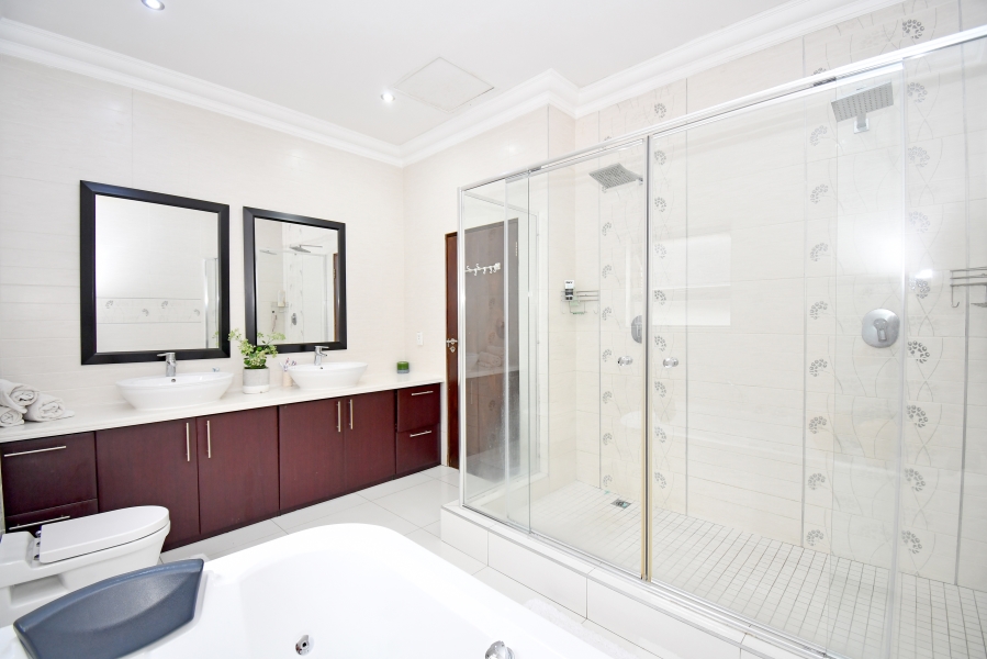 To Let 6 Bedroom Property for Rent in Blue Valley Golf Estate Gauteng