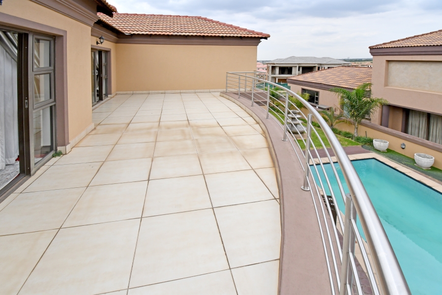 To Let 6 Bedroom Property for Rent in Blue Valley Golf Estate Gauteng