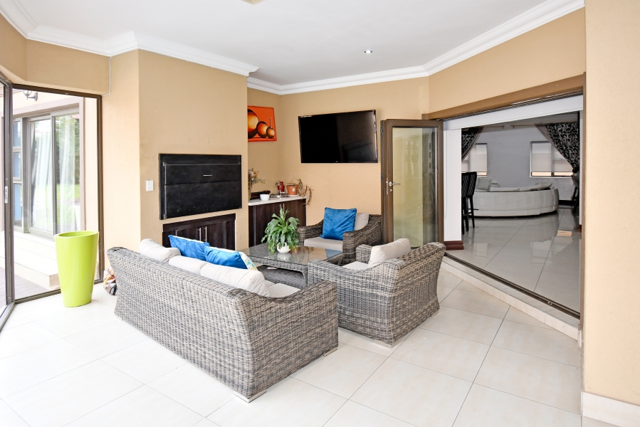 To Let 6 Bedroom Property for Rent in Blue Valley Golf Estate Gauteng