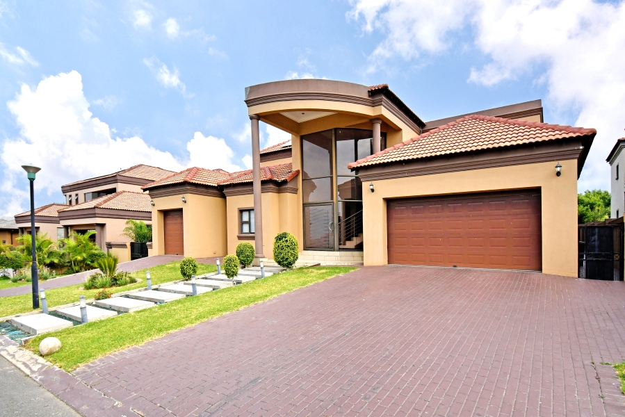 To Let 6 Bedroom Property for Rent in Blue Valley Golf Estate Gauteng