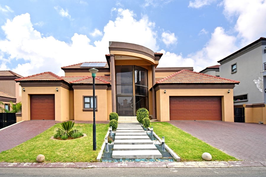 To Let 6 Bedroom Property for Rent in Blue Valley Golf Estate Gauteng