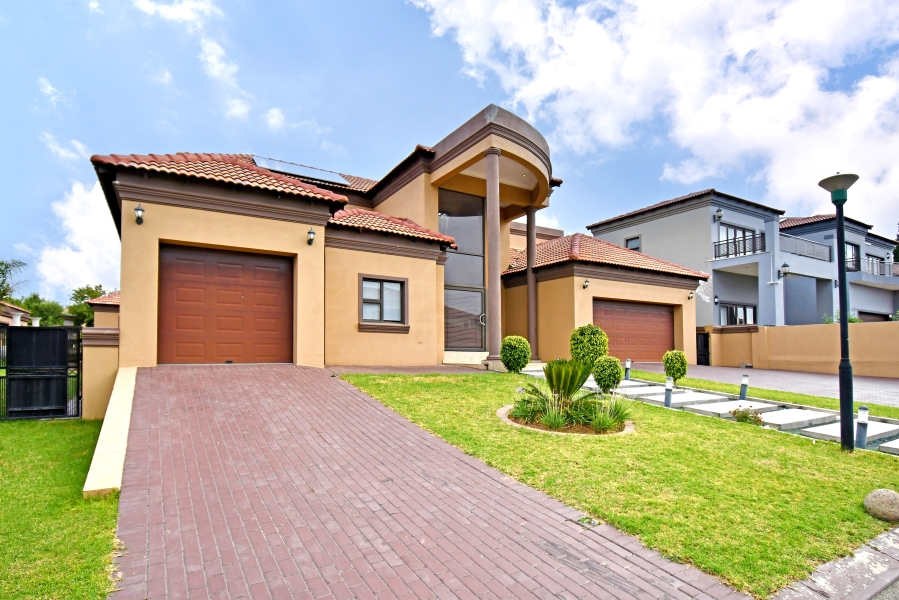 To Let 6 Bedroom Property for Rent in Blue Valley Golf Estate Gauteng