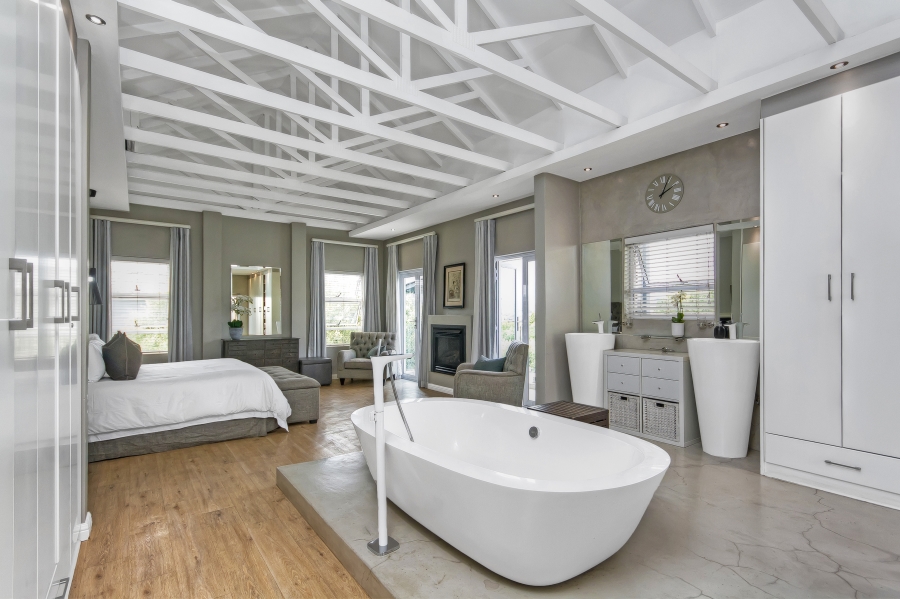 4 Bedroom Property for Sale in Waterfall Country Estate Gauteng