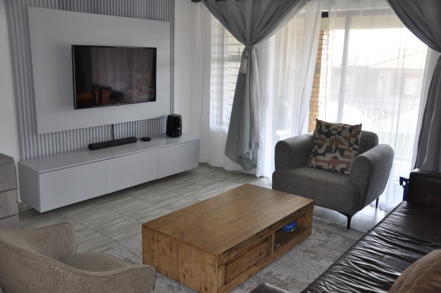 2 Bedroom Property for Sale in Noordwyk Gauteng