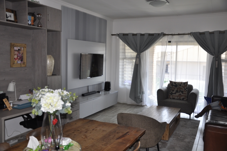 2 Bedroom Property for Sale in Noordwyk Gauteng