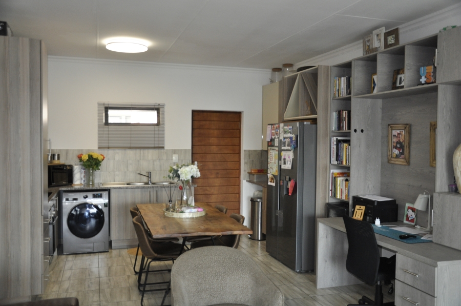 2 Bedroom Property for Sale in Noordwyk Gauteng