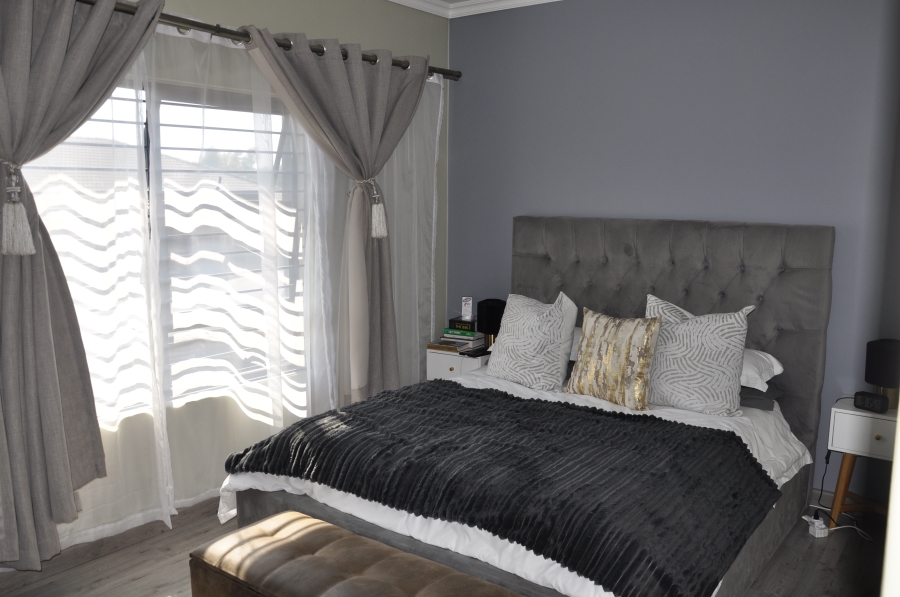 2 Bedroom Property for Sale in Noordwyk Gauteng