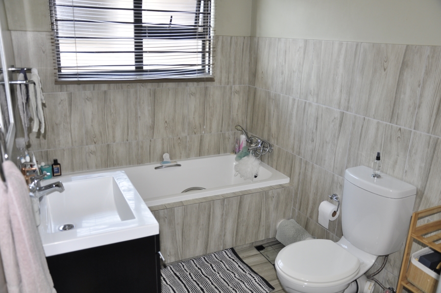 2 Bedroom Property for Sale in Noordwyk Gauteng