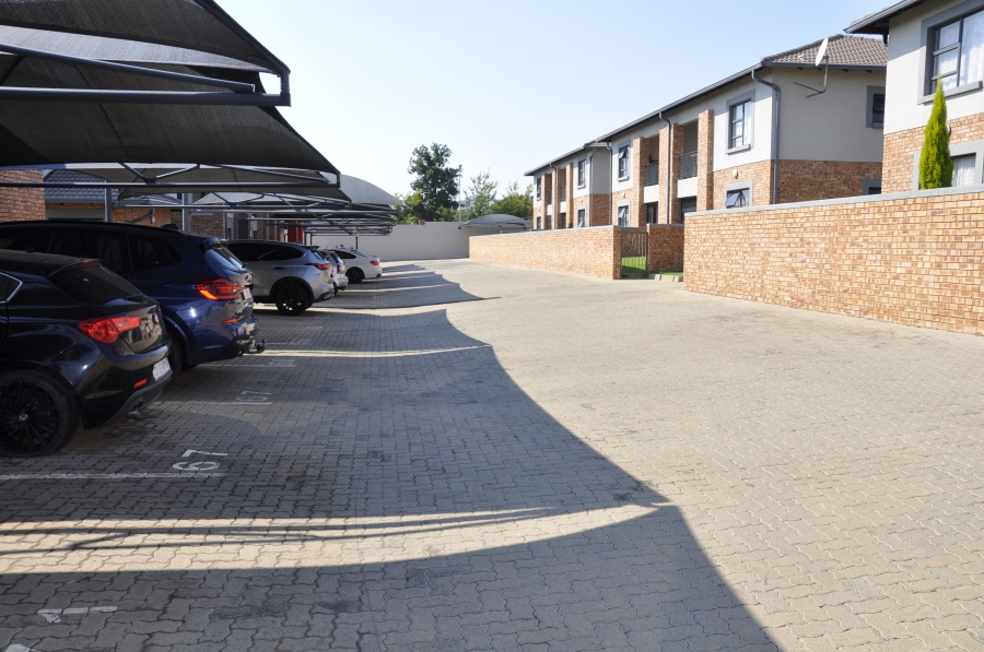 2 Bedroom Property for Sale in Noordwyk Gauteng