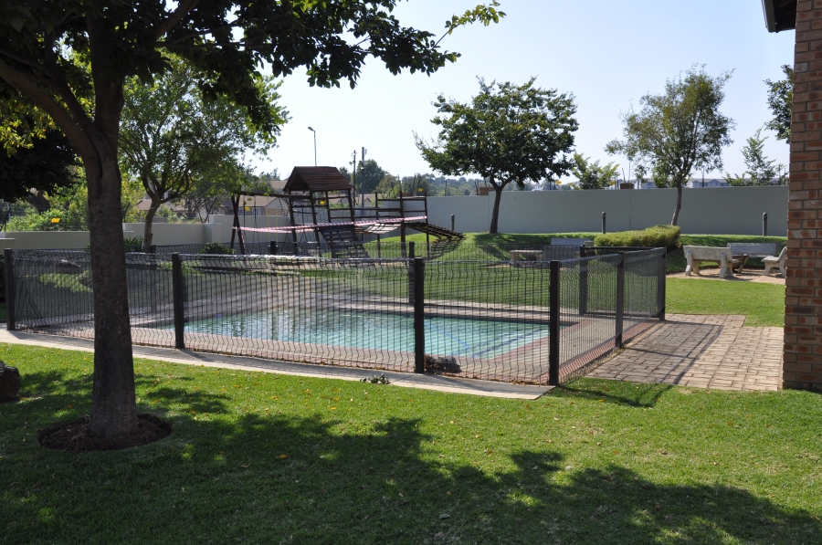 2 Bedroom Property for Sale in Noordwyk Gauteng