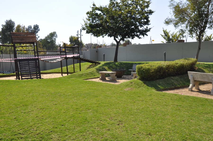 2 Bedroom Property for Sale in Noordwyk Gauteng