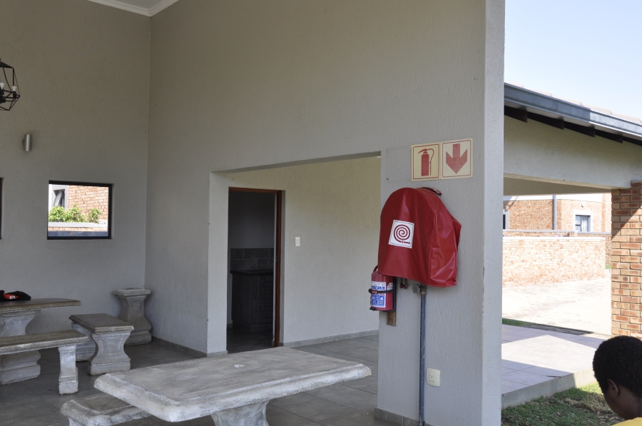 2 Bedroom Property for Sale in Noordwyk Gauteng