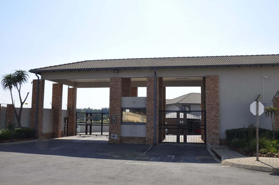 2 Bedroom Property for Sale in Noordwyk Gauteng