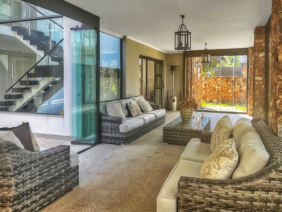 5 Bedroom Property for Sale in Southdowns Estate Gauteng