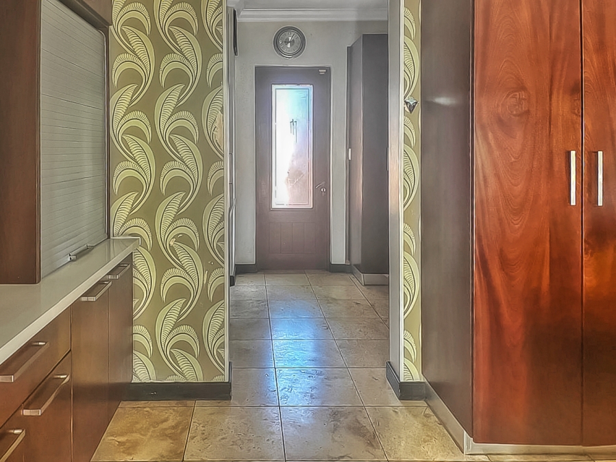 5 Bedroom Property for Sale in Southdowns Estate Gauteng