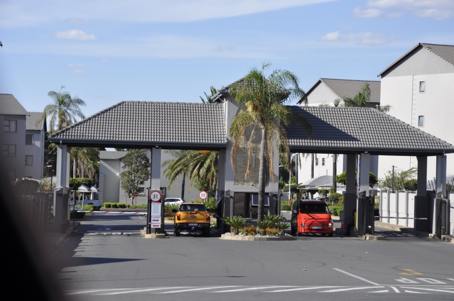 1 Bedroom Property for Sale in Erand Gardens Gauteng