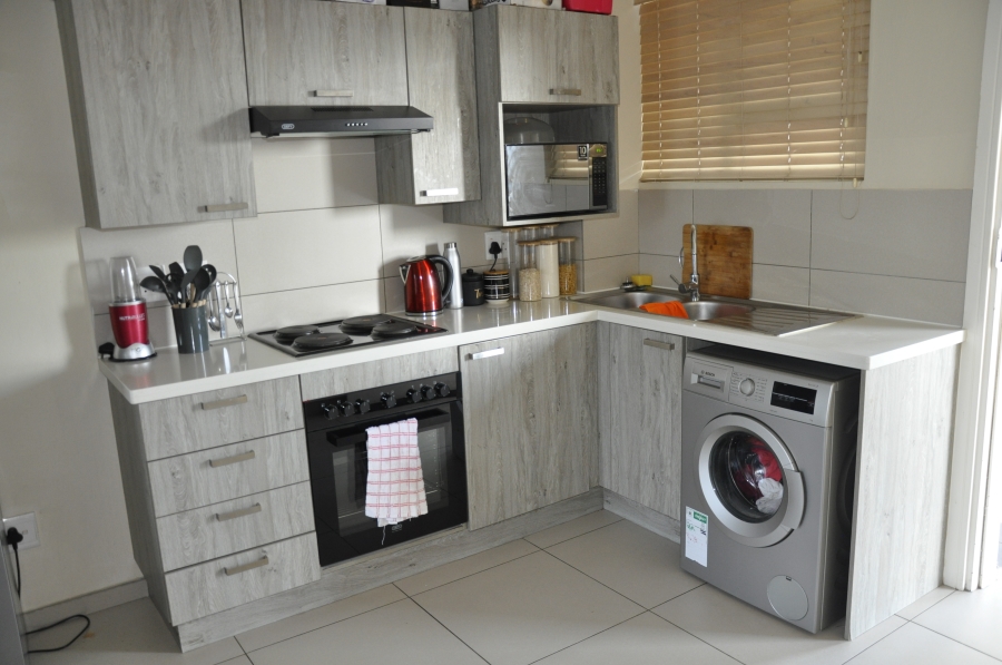 1 Bedroom Property for Sale in Erand Gardens Gauteng