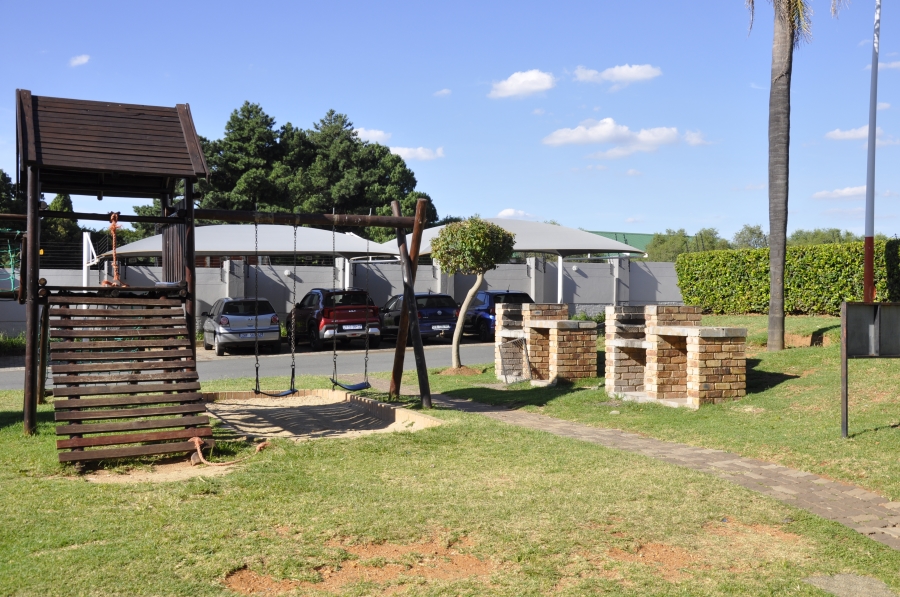 1 Bedroom Property for Sale in Erand Gardens Gauteng