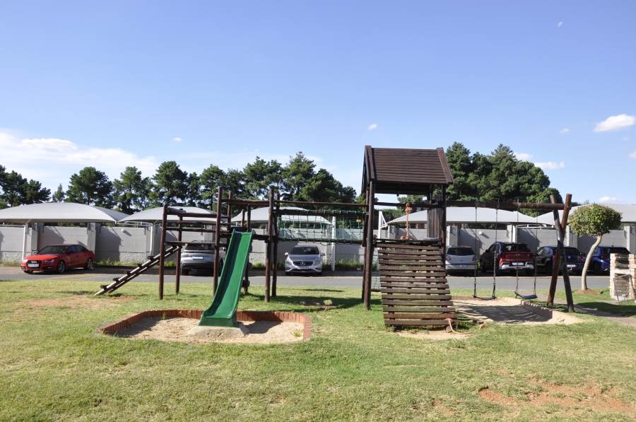 1 Bedroom Property for Sale in Erand Gardens Gauteng