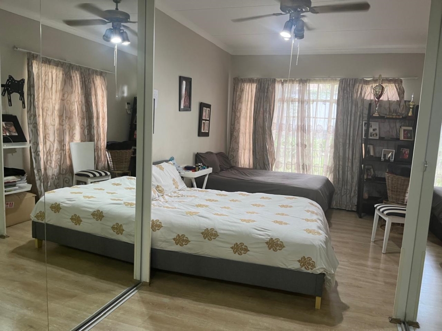 5 Bedroom Property for Sale in Vorna Valley Gauteng