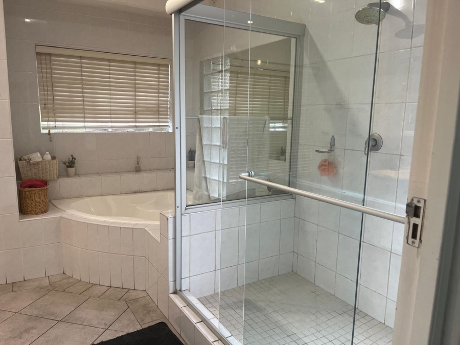 5 Bedroom Property for Sale in Vorna Valley Gauteng