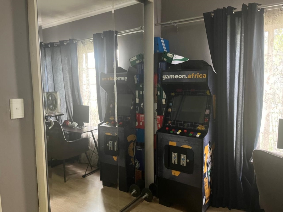 5 Bedroom Property for Sale in Vorna Valley Gauteng