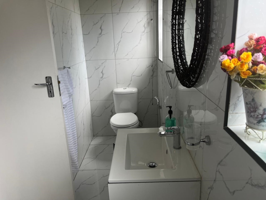 5 Bedroom Property for Sale in Vorna Valley Gauteng