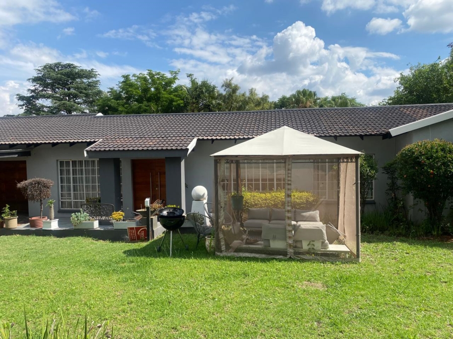5 Bedroom Property for Sale in Vorna Valley Gauteng