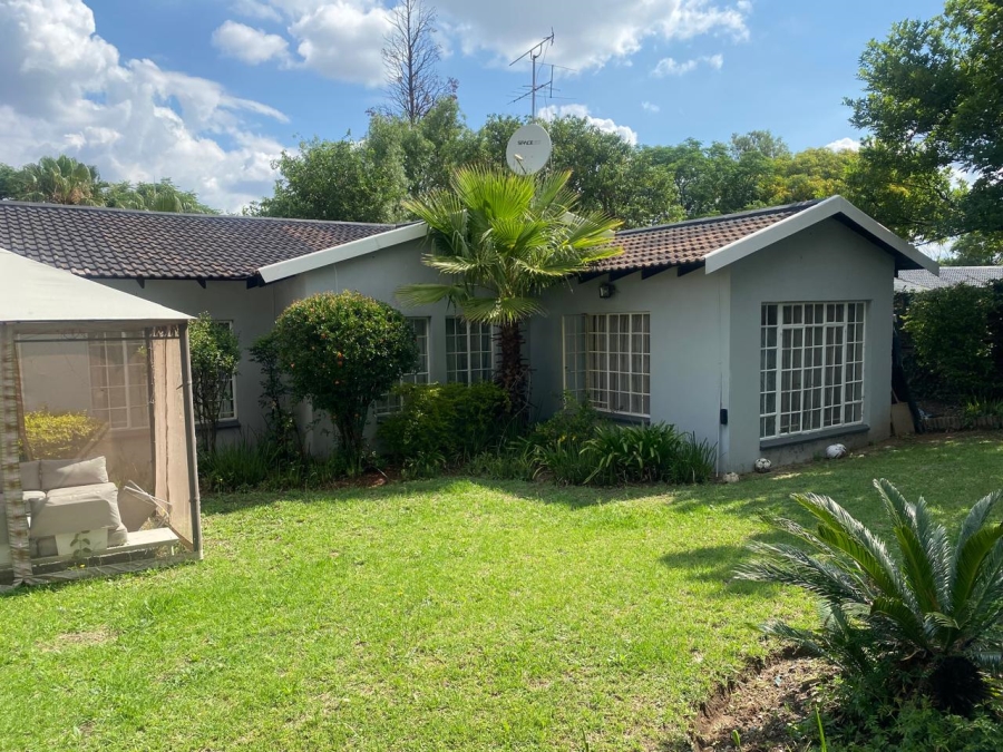 5 Bedroom Property for Sale in Vorna Valley Gauteng