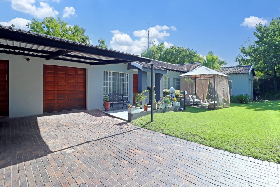 5 Bedroom Property for Sale in Vorna Valley Gauteng