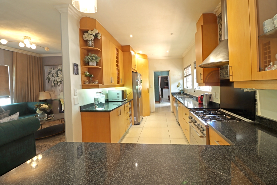 5 Bedroom Property for Sale in Vorna Valley Gauteng