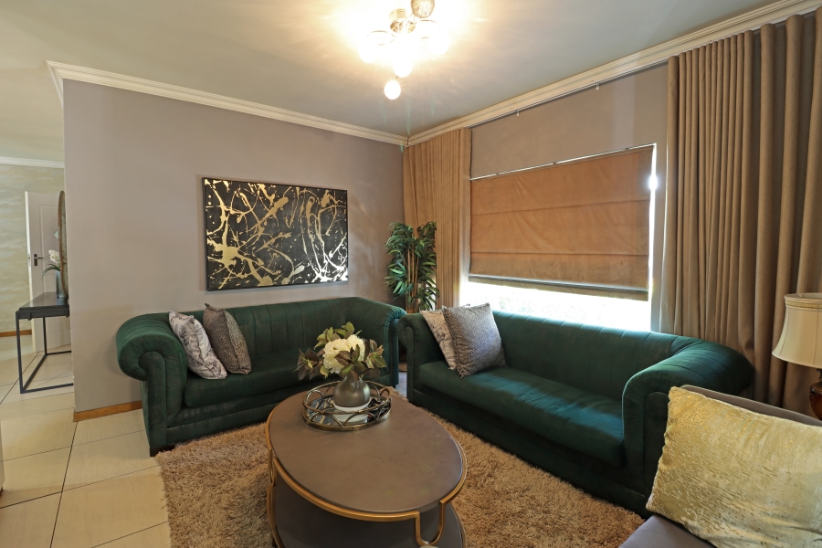 5 Bedroom Property for Sale in Vorna Valley Gauteng