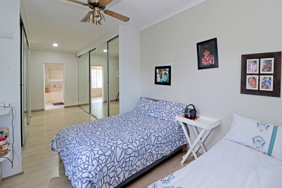 5 Bedroom Property for Sale in Vorna Valley Gauteng