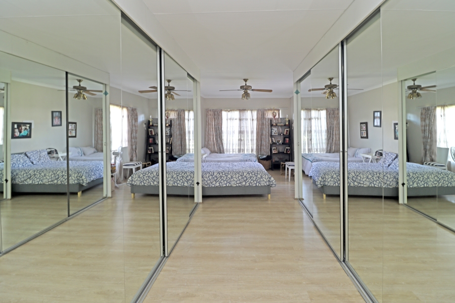 5 Bedroom Property for Sale in Vorna Valley Gauteng