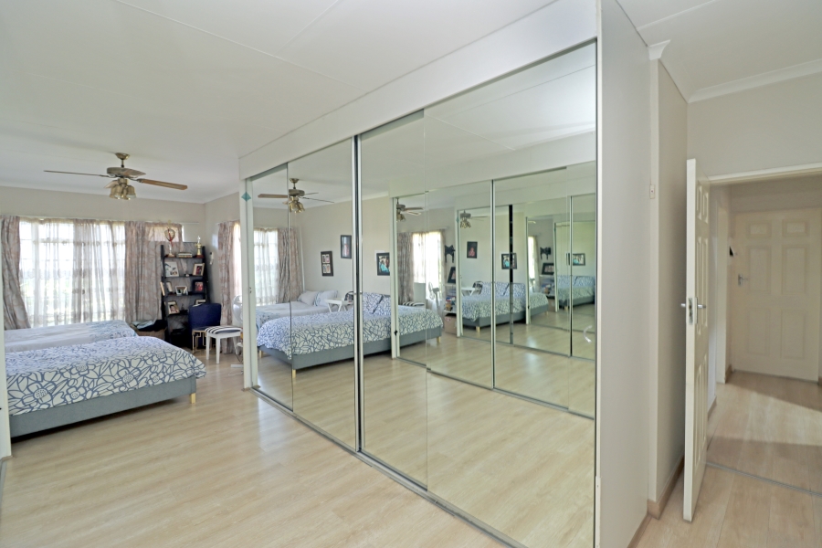 5 Bedroom Property for Sale in Vorna Valley Gauteng