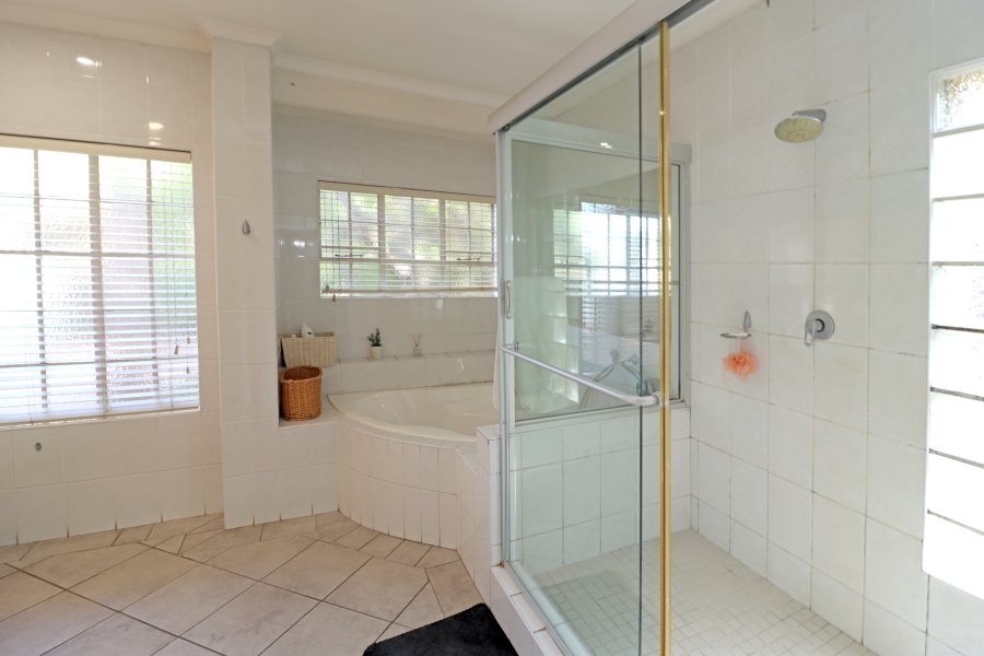 5 Bedroom Property for Sale in Vorna Valley Gauteng