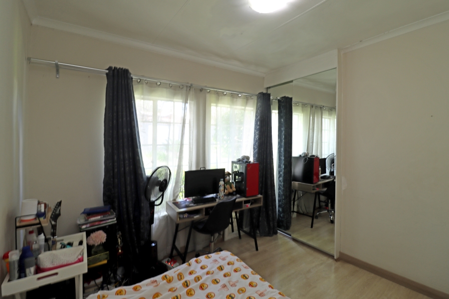 5 Bedroom Property for Sale in Vorna Valley Gauteng