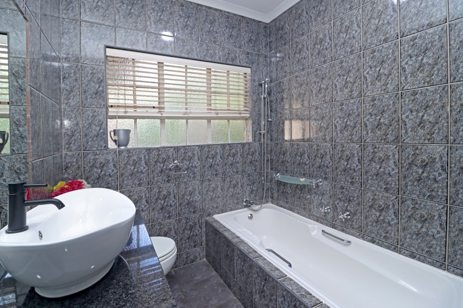 5 Bedroom Property for Sale in Vorna Valley Gauteng