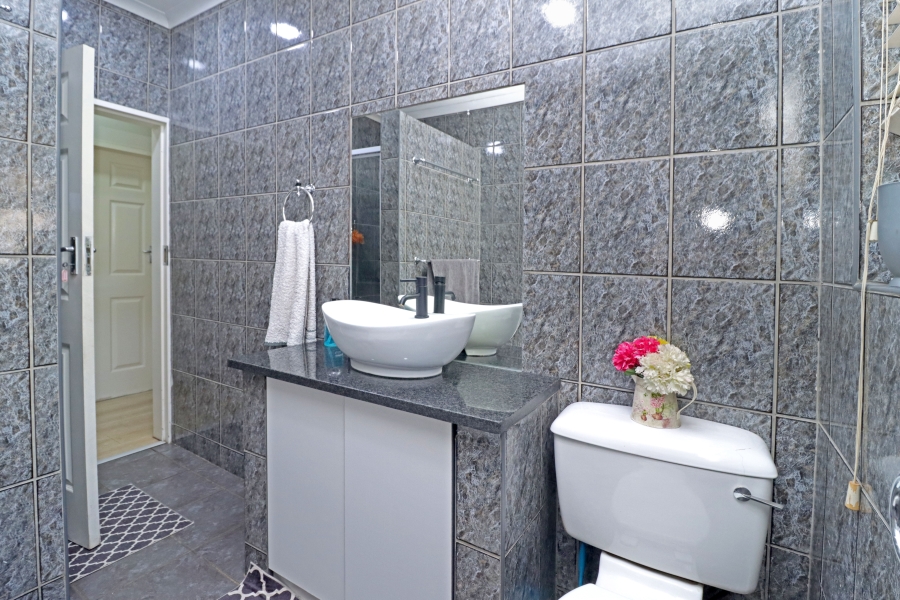 5 Bedroom Property for Sale in Vorna Valley Gauteng