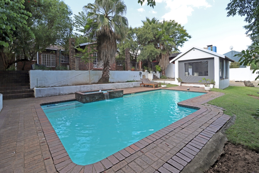 5 Bedroom Property for Sale in Vorna Valley Gauteng